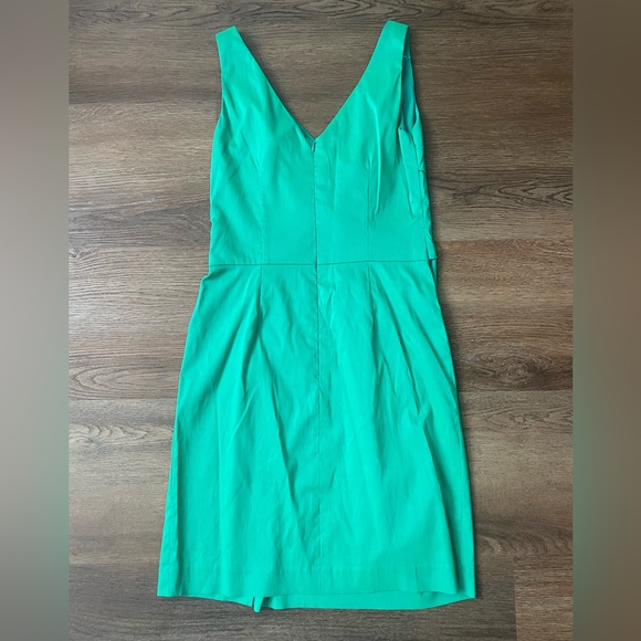 Lauren Ralph V-Neck Sleeveless Green Cocktail Dress - Picture 4 of 6